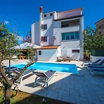 Big Private Swimming Pool Moonvidal With Free Parking Apartment Pula
