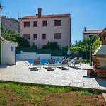 Moonvidal With Big Private Swimming Pool And Free Parking Pula