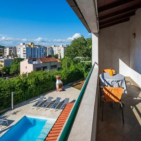 Moonvidal With Big Private Swimming Pool And Free Parking Pola