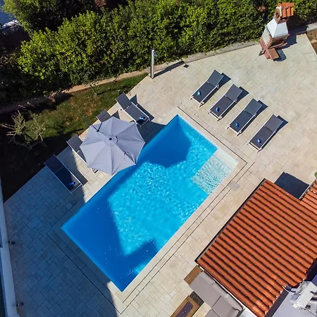 Appartamento Moonvidal With Big Private Swimming Pool And Free Parking Pola
