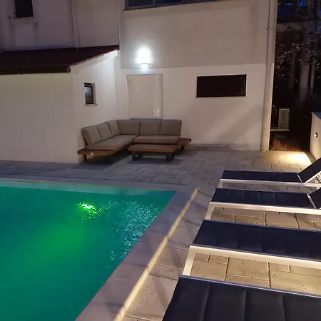 Moonvidal With Big Private Swimming Pool And Free Parking Pula