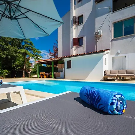 Big Swimming Pool Monvidal Apartment Pula