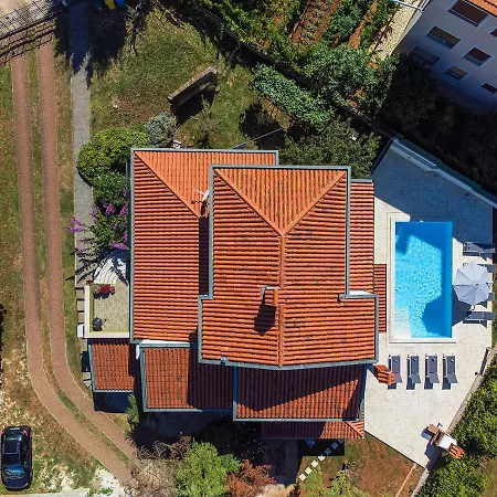 Big Swimming Pool Monvidal Apartment Pula