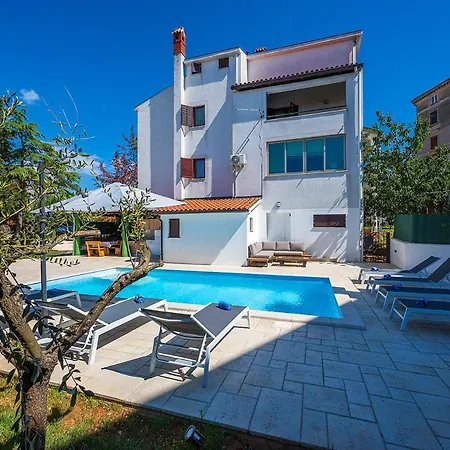 Big Swimming Pool Monvidal Apartment Pula