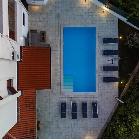 Apartment Big Swimming Pool Monvidal