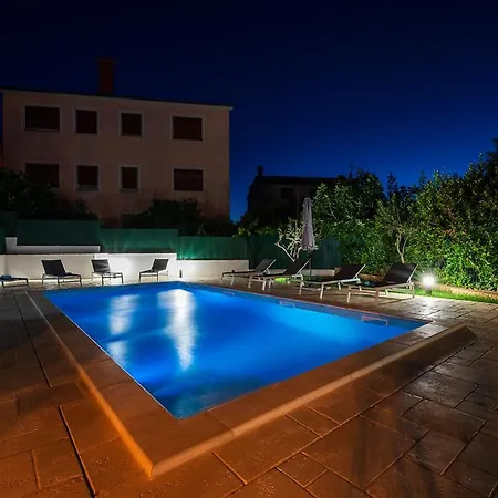 Big Swimming Pool Monvidal Apartment Pula