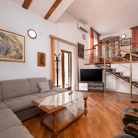Moonvidal With Big Private Swimming Pool And Free Parking Pula