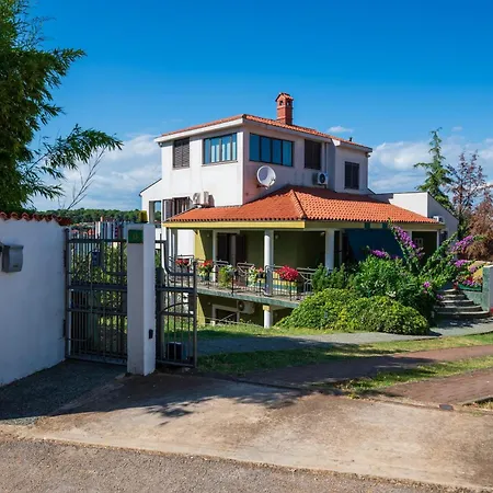 Moonvidal With Big Private Swimming Pool And Free Parking * Pula