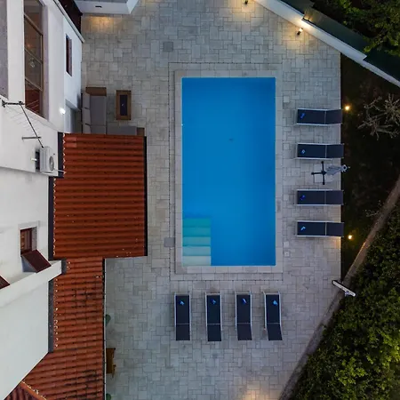 Διαμέρισμα Moonvidal With Big Private Swimming Pool And Free Parking Πούλα