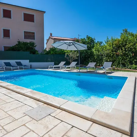 Moonvidal With Big Private Swimming Pool And Free Parking Pula