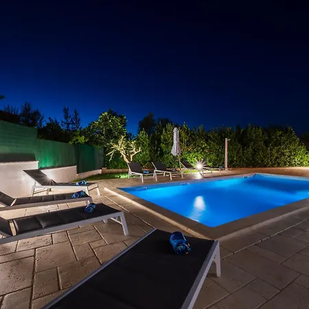 Moonvidal With Big Private Swimming Pool And Free Parking Lägenhet