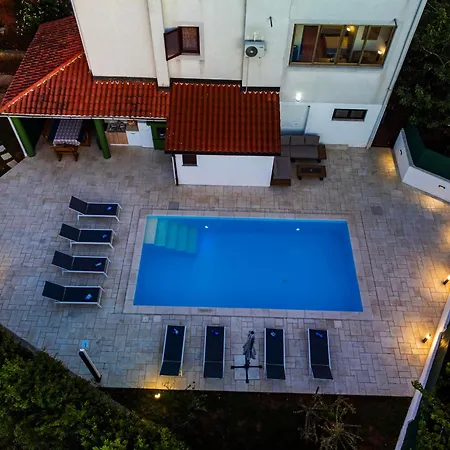 Appartement Moonvidal With Big Private Swimming Pool And Free Parking *