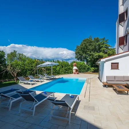 Moonvidal With Big Private Swimming Pool And Free Parking Pula