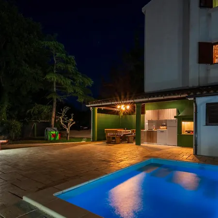 Moonvidal With Big Private Swimming Pool And Free Parking Lägenhet Pula
