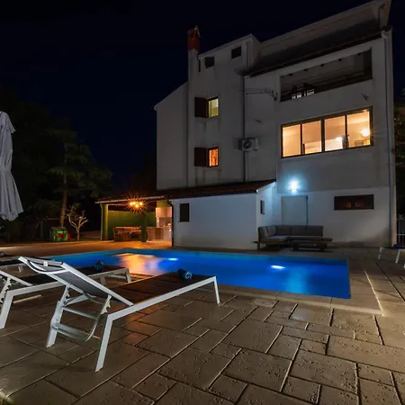 Moonvidal With Big Private Swimming Pool And Free Parking * Pula